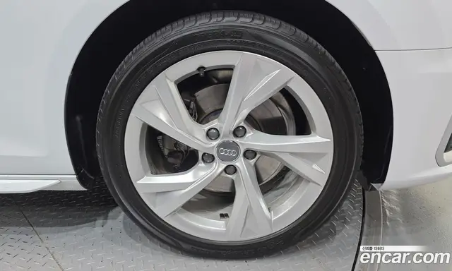 Audi A4 2021 2.0 автомат (гидро), миниатюра 7