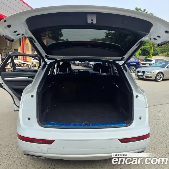 Audi Q5 2020 2.0 автомат (гидро), фото 16