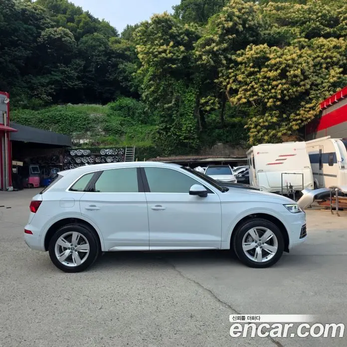 Audi Q5 2020 2.0 автомат (гидро), фото 7
