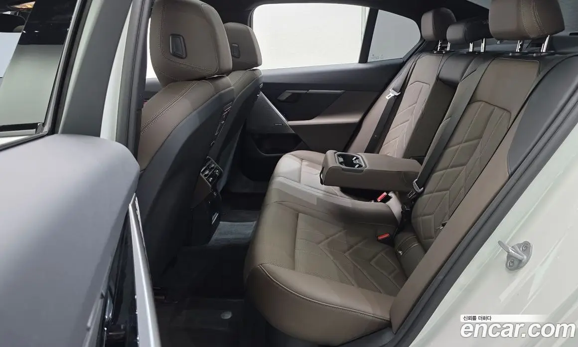 BMW 5 серия 2025 2.0 автомат (гидро), фото 18 BMW 5 серия 2025 2.0 автомат (гидро), фото 18