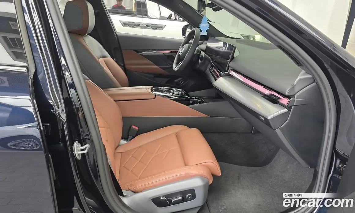 BMW 5 серия 2025 2.0 автомат (гидро), фото 16 BMW 5 серия 2025 2.0 автомат (гидро), фото 16