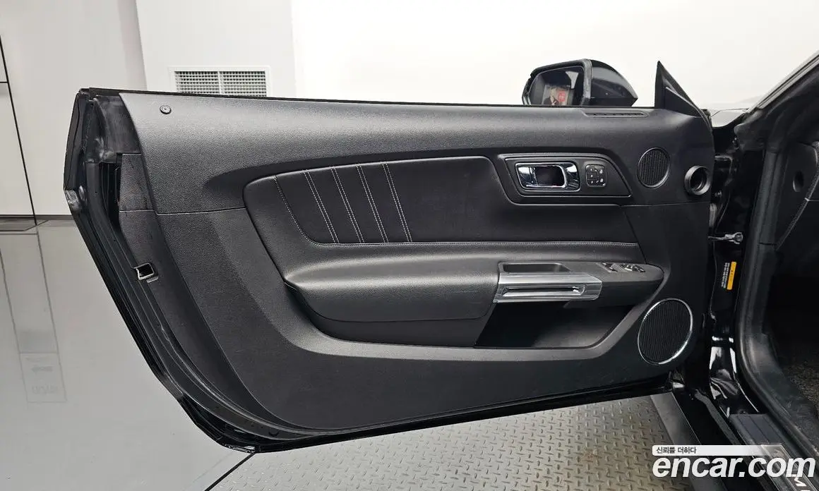 Ford Mustang 2017 2.3 автомат (гидро), фото 13
