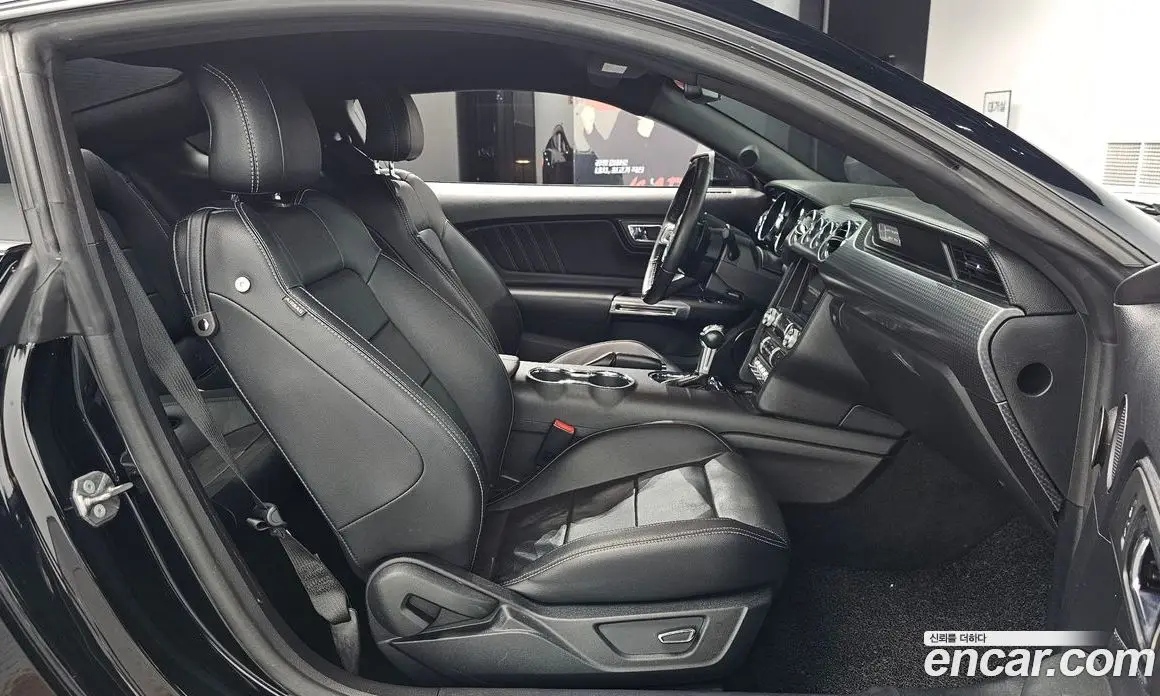 Ford Mustang 2017 2.3 автомат (гидро), фото 15
