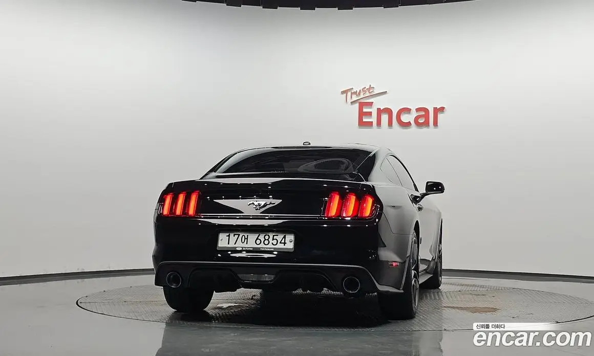 Ford Mustang 2017 2.3 автомат (гидро), фото 3