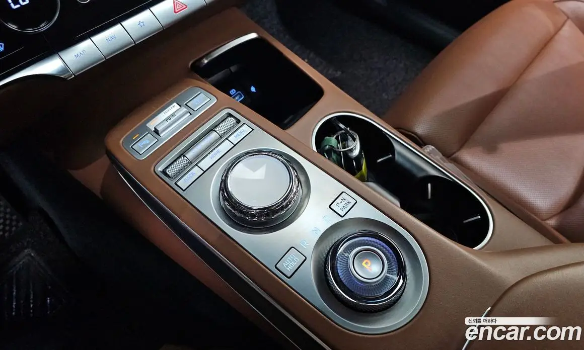 Genesis GV70 2022 2.5 автомат (гидро), фото 12 Genesis GV70 2022 2.5 автомат (гидро), фото 12
