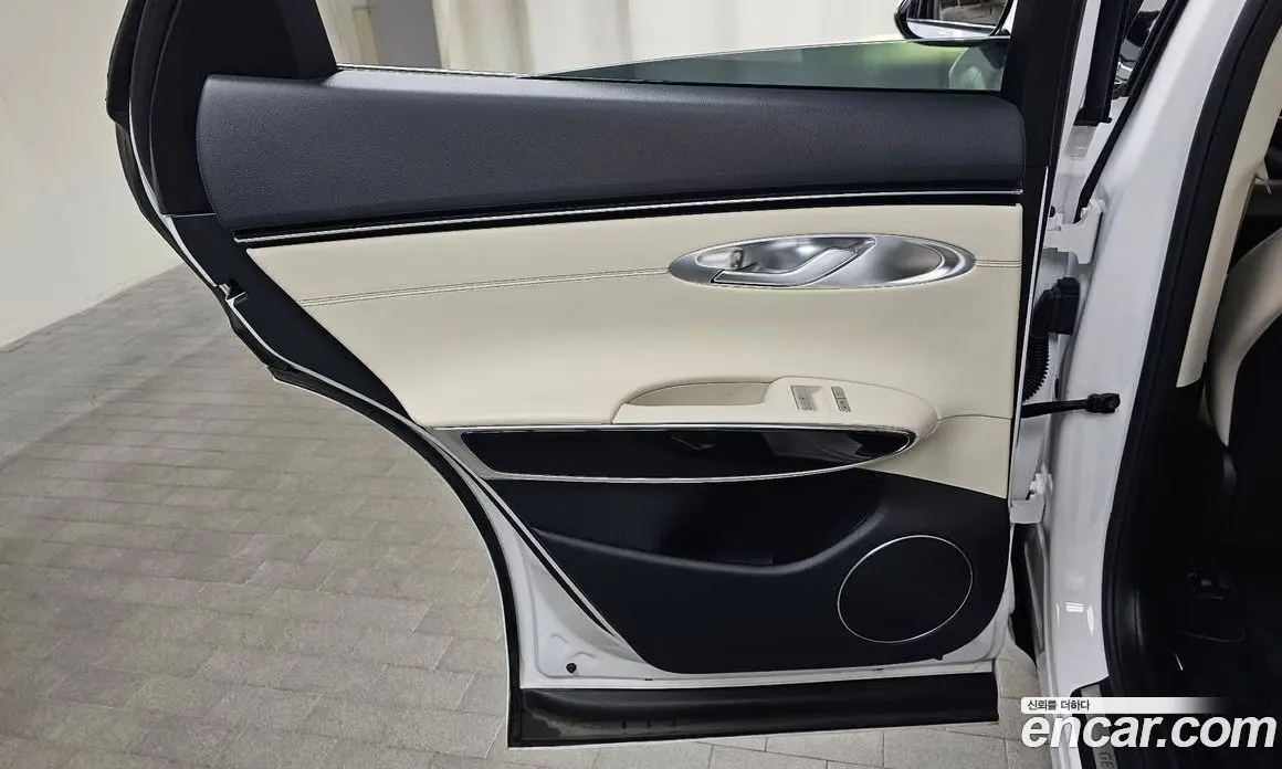Genesis GV70 2023 2.5 автомат (гидро), фото 14 Genesis GV70 2023 2.5 автомат (гидро), фото 14