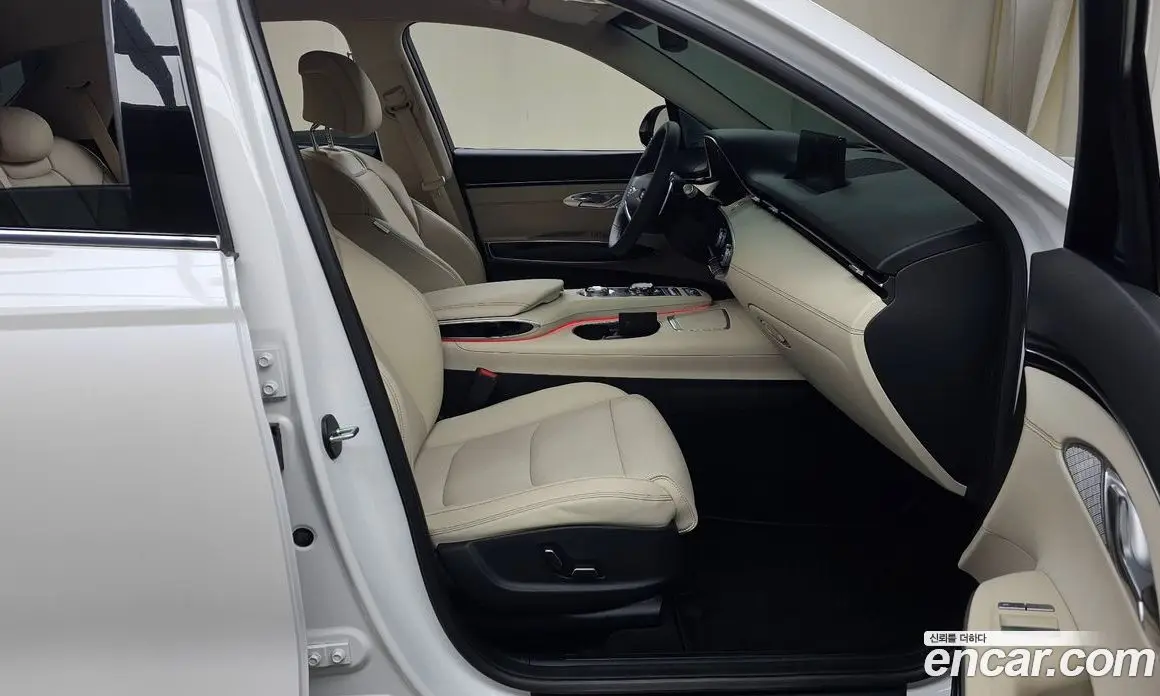 Genesis GV70 2023 2.5 автомат (гидро), фото 15 Genesis GV70 2023 2.5 автомат (гидро), фото 15