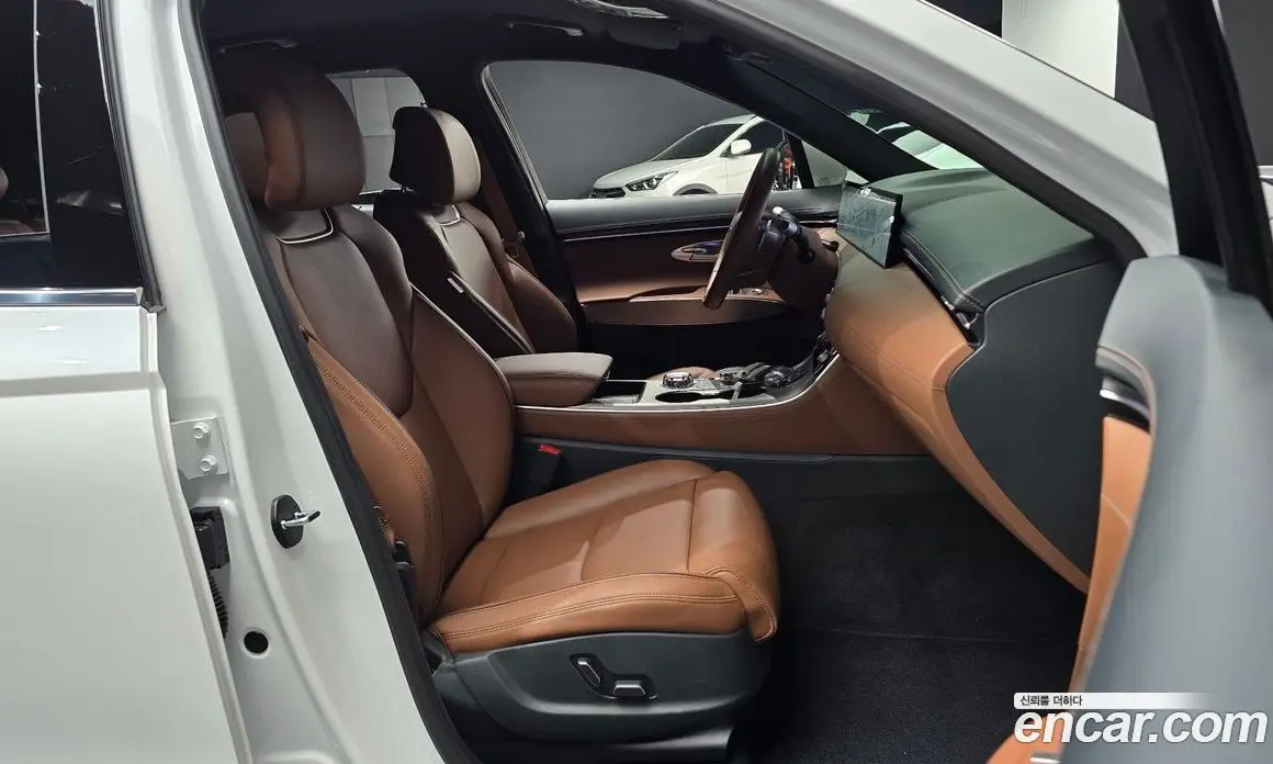 Genesis GV70 2025 2.5 автомат (гидро), фото 15 Genesis GV70 2025 2.5 автомат (гидро), фото 15