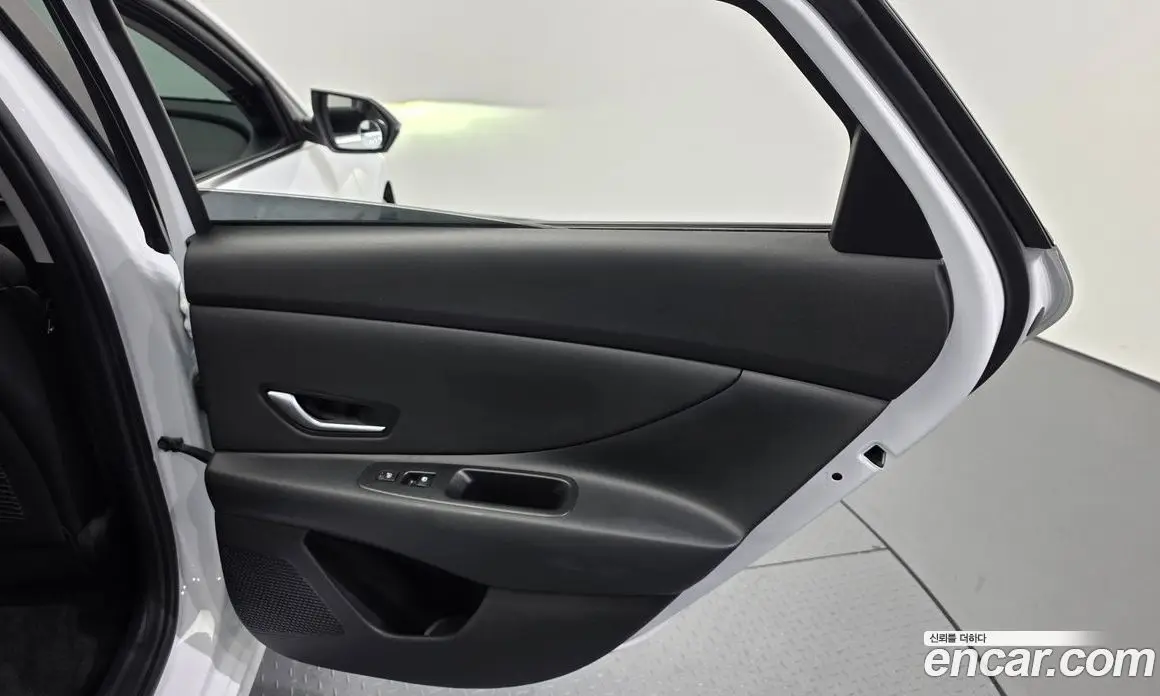 Hyundai Avante 2022 1.6 автомат (гидро), фото 15