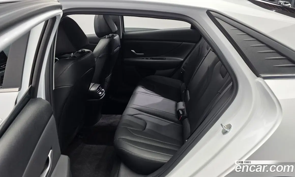 Hyundai Avante 2022 1.6 автомат (гидро), фото 16