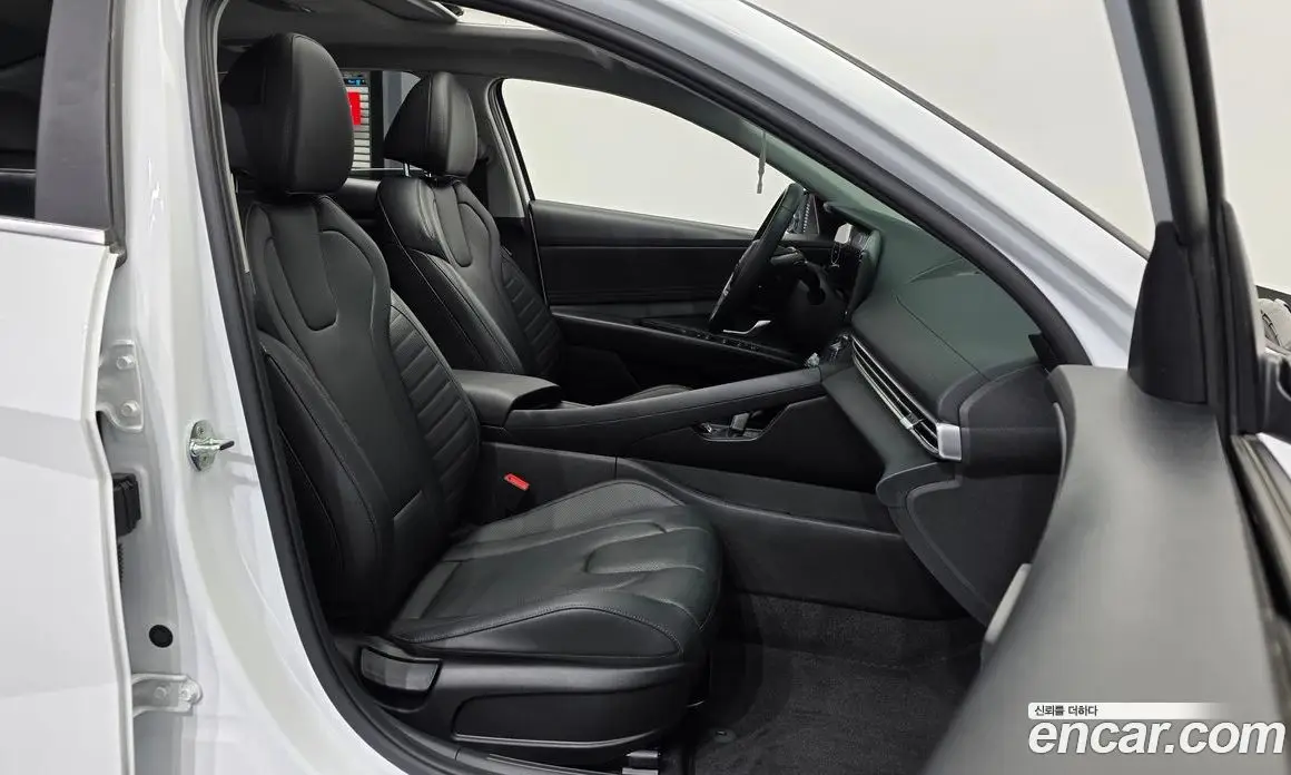 Hyundai Avante 2022 1.6 автомат (гидро), фото 17