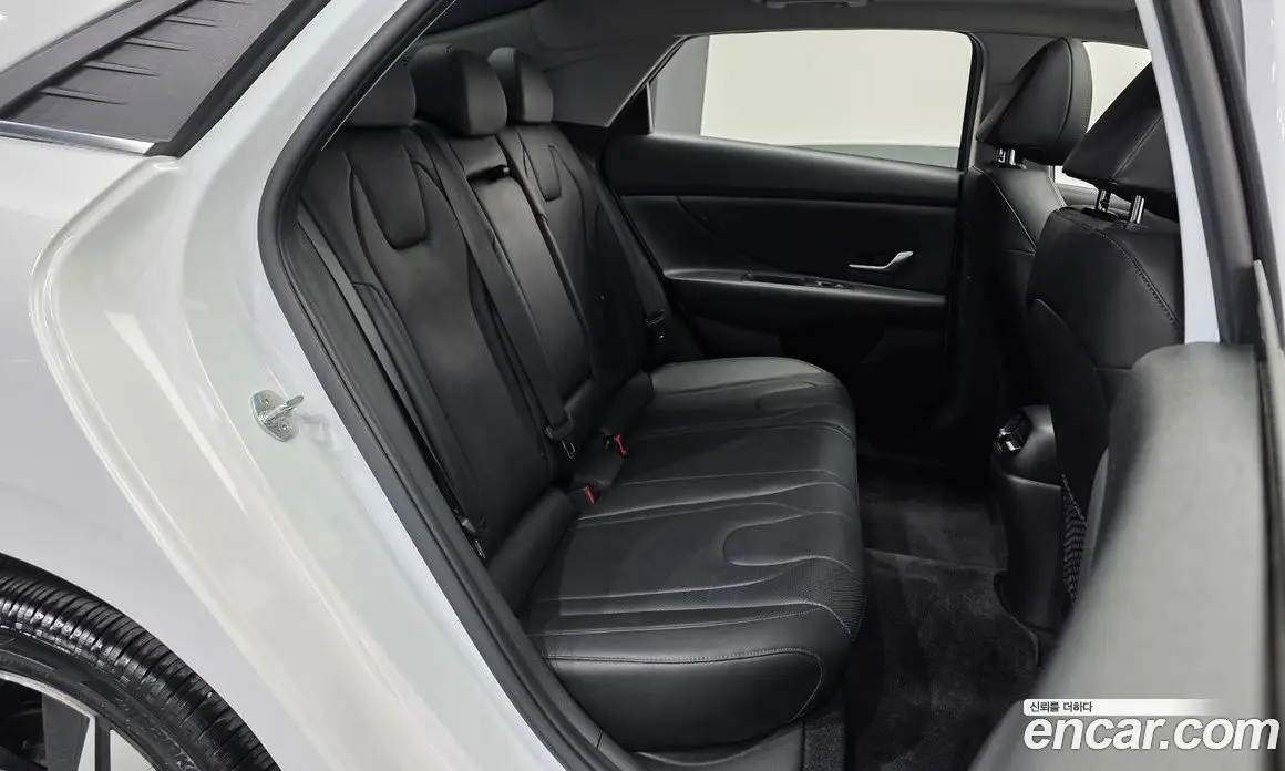 Hyundai Avante 2022 1.6 автомат (гидро), фото 18