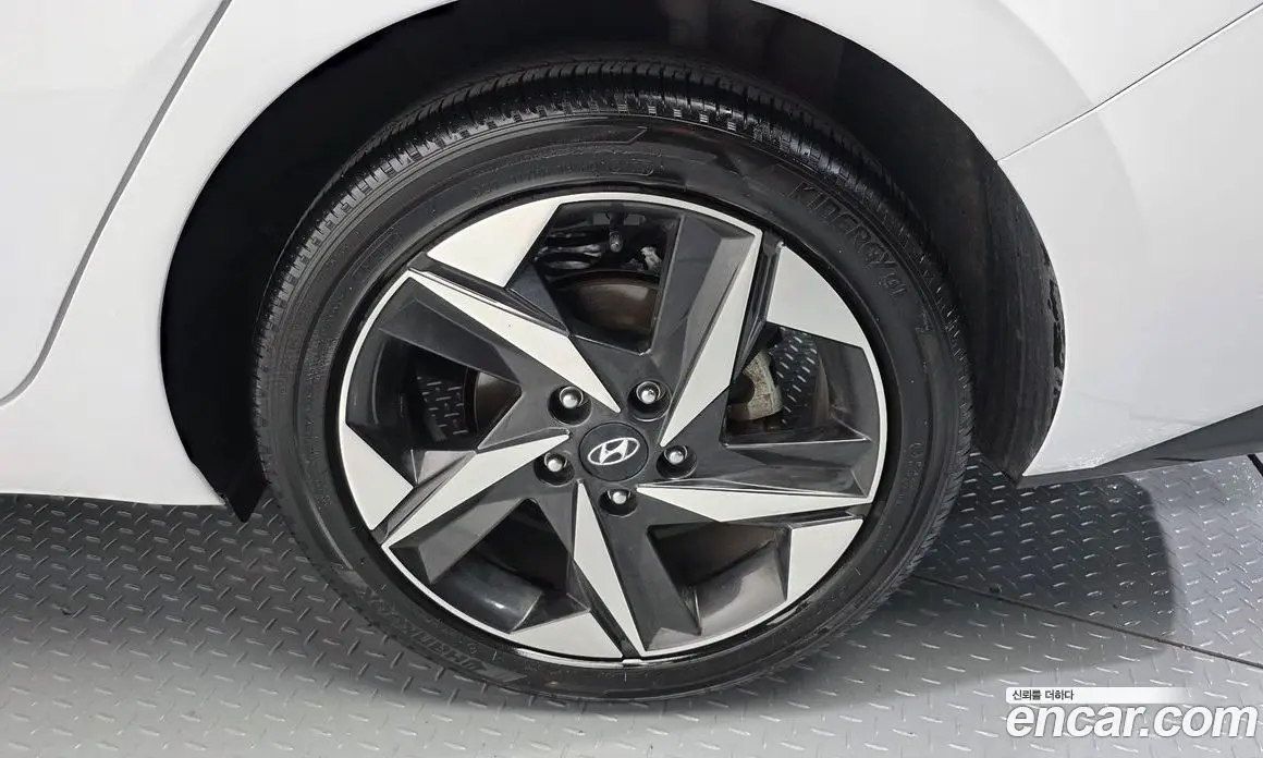 Hyundai Avante 2022 1.6 автомат (гидро), фото 7
