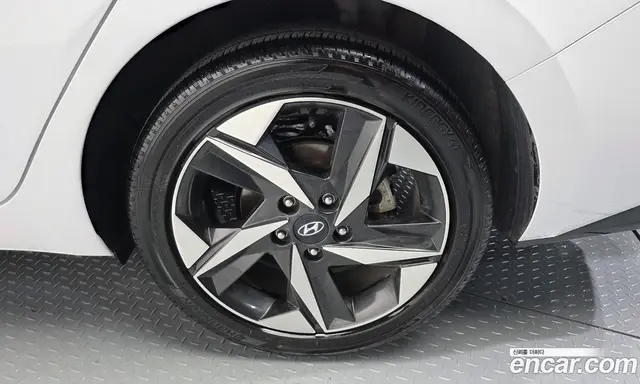 Hyundai Avante 2022 1.6 автомат (гидро), миниатюра 7