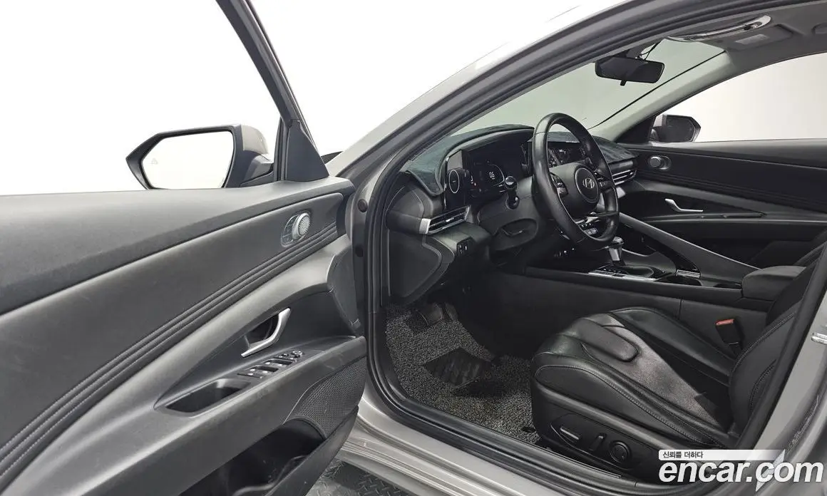 Hyundai Avante 2023 1.6 автомат (гидро), фото 13