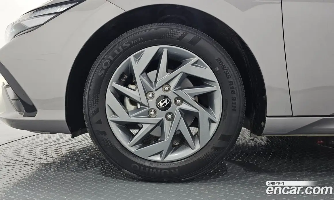 Hyundai Avante 2023 1.6 автомат (гидро), фото 5