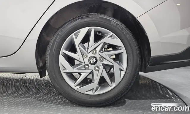 Hyundai Avante 2023 1.6 автомат (гидро), миниатюра 7