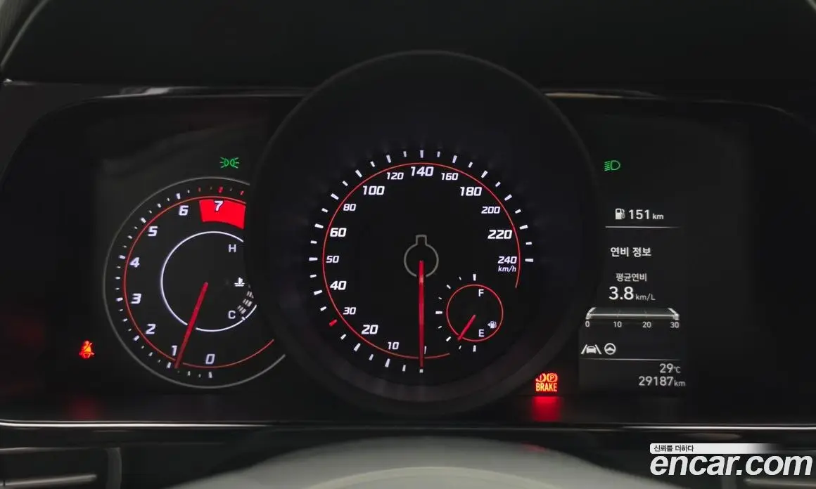 Hyundai Avante 2023 1.6 автомат (гидро), фото 11