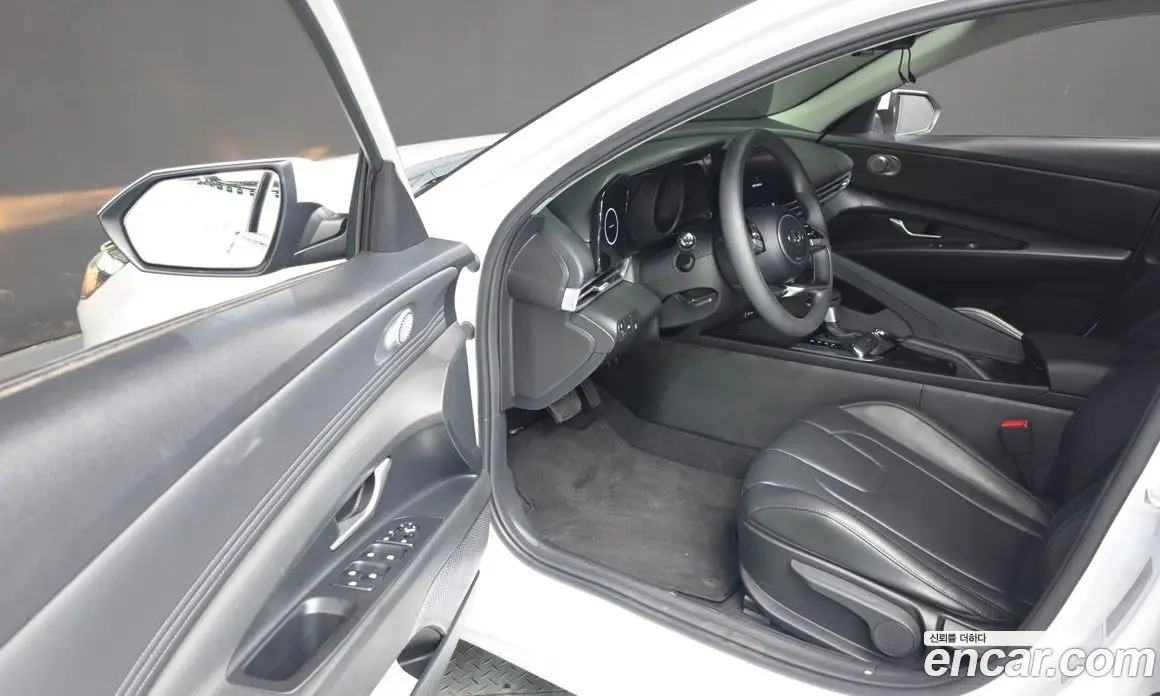 Hyundai Avante 2023 1.6 автомат (гидро), фото 13