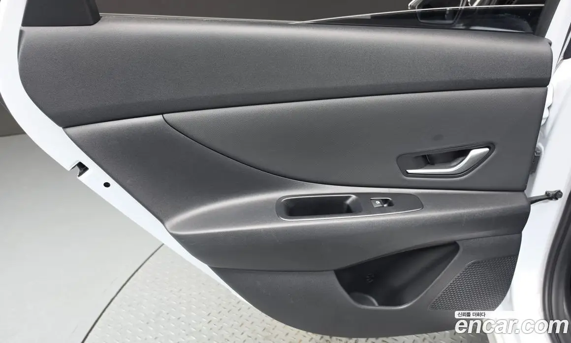 Hyundai Avante 2023 1.6 автомат (гидро), фото 15