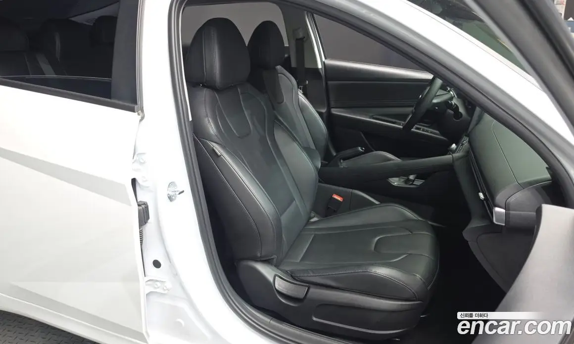Hyundai Avante 2023 1.6 автомат (гидро), фото 16