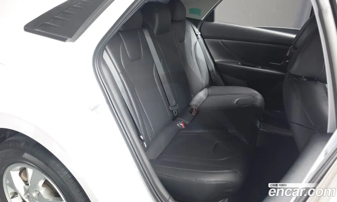 Hyundai Avante 2023 1.6 автомат (гидро), фото 17