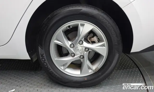 Hyundai Avante 2023 1.6 автомат (гидро), миниатюра 7