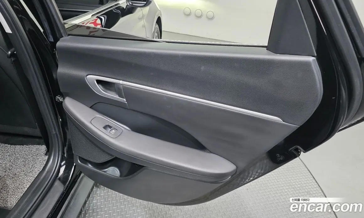 Hyundai Sonata 2023 2.0 автомат (гидро), фото 15