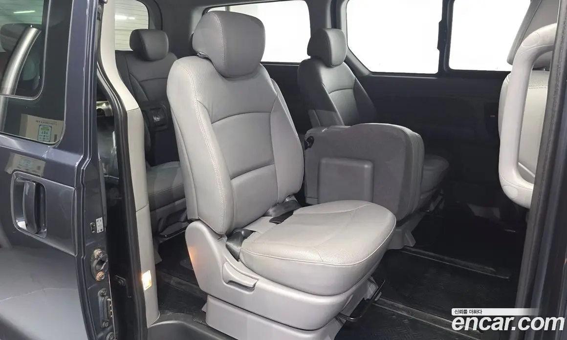Hyundai Starex 2016 2.5 автомат (гидро), фото 17 Hyundai Starex 2016 2.5 автомат (гидро), фото 17