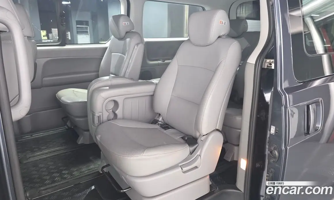 Hyundai Starex 2016 2.5 автомат (гидро), фото 18 Hyundai Starex 2016 2.5 автомат (гидро), фото 18