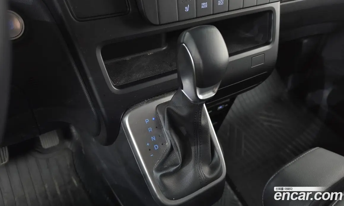 Hyundai Staria 2023 3.5 автомат (гидро), фото 12