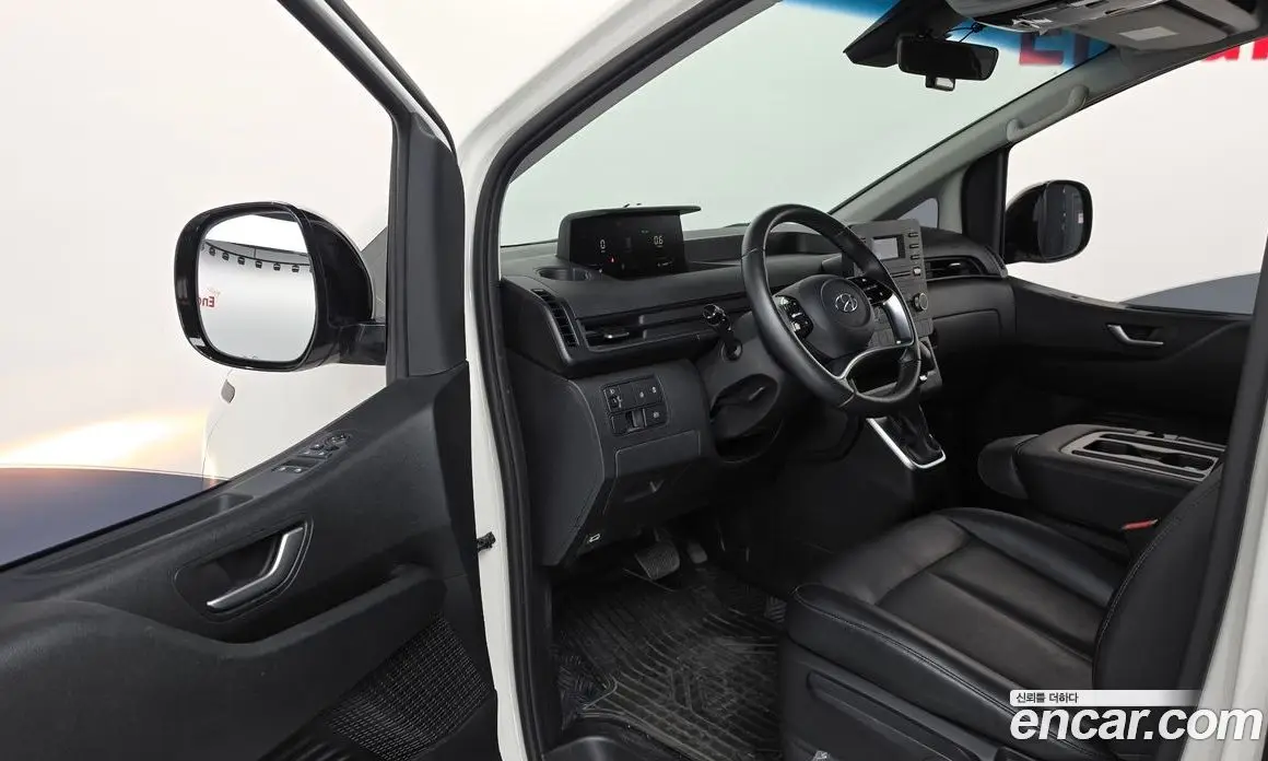 Hyundai Staria 2023 3.5 автомат (гидро), фото 13