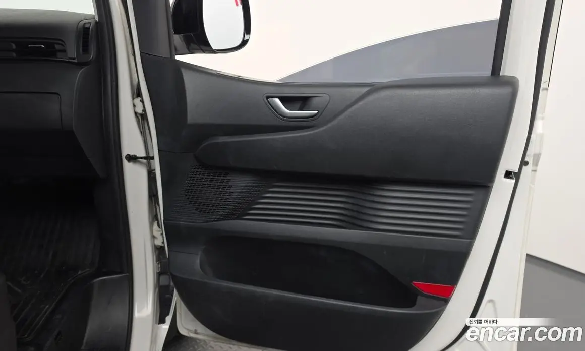 Hyundai Staria 2023 3.5 автомат (гидро), фото 14