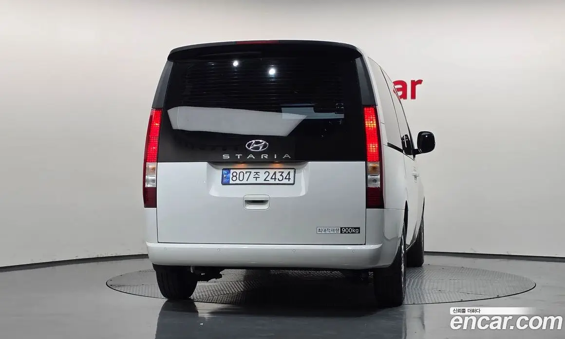 Hyundai Staria 2023 3.5 автомат (гидро), фото 4