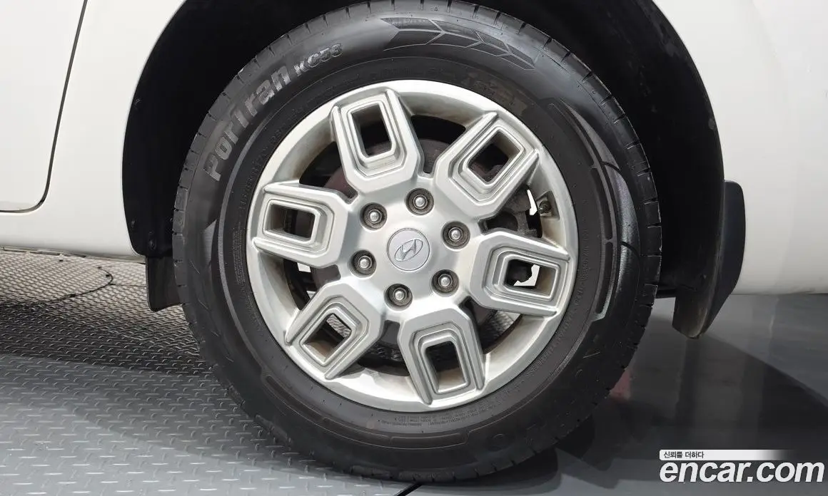 Hyundai Staria 2023 3.5 автомат (гидро), фото 7