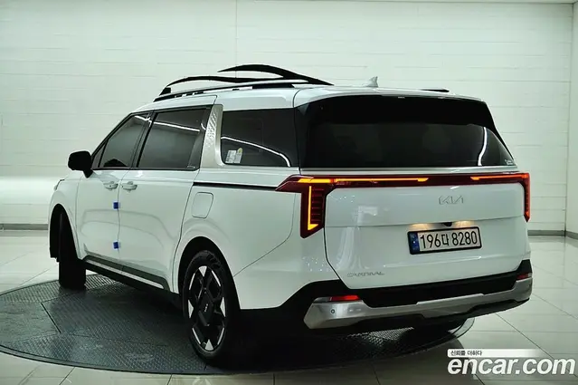 Kia Carnival 2024 2.2 автомат (гидро), миниатюра 3