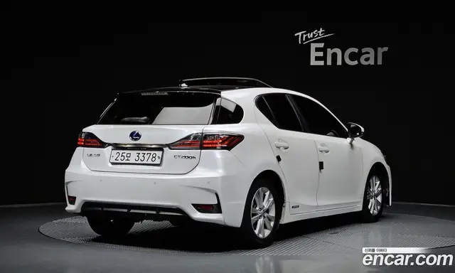 Lexus CT200h 2017 1.8 автомат (гидро), миниатюра 2