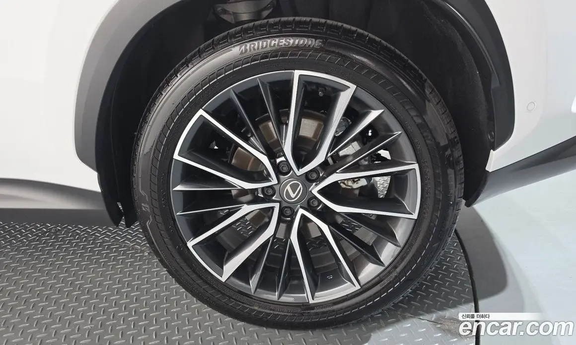 Lexus NX 2026 2.5 автомат (гидро), фото 7 Lexus NX 2026 2.5 автомат (гидро), фото 7
