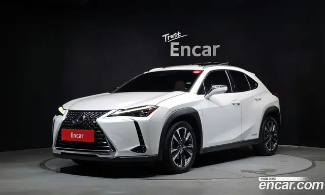Lexus UX, 2019, 84 104 км