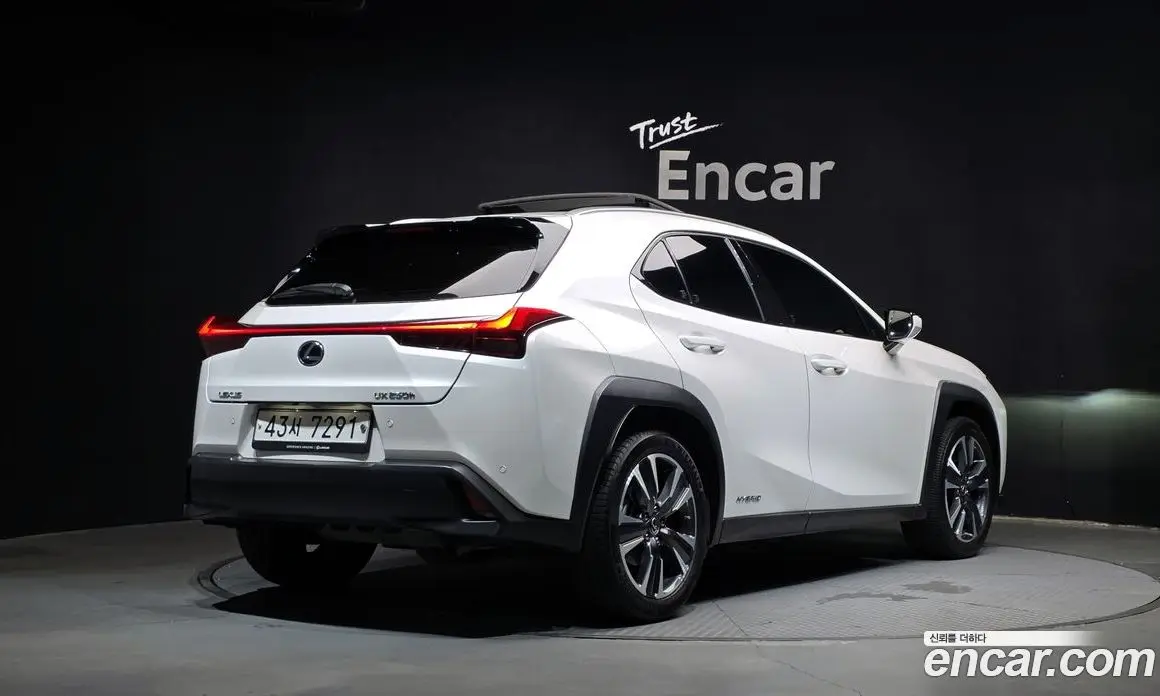Lexus UX 2019 2.0 автомат (гидро), фото 2 Lexus UX 2019 2.0 автомат (гидро), фото 2