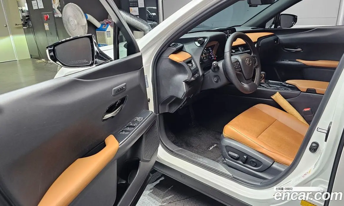 Lexus UX 2019 2.0 автомат (гидро), фото 13 Lexus UX 2019 2.0 автомат (гидро), фото 13