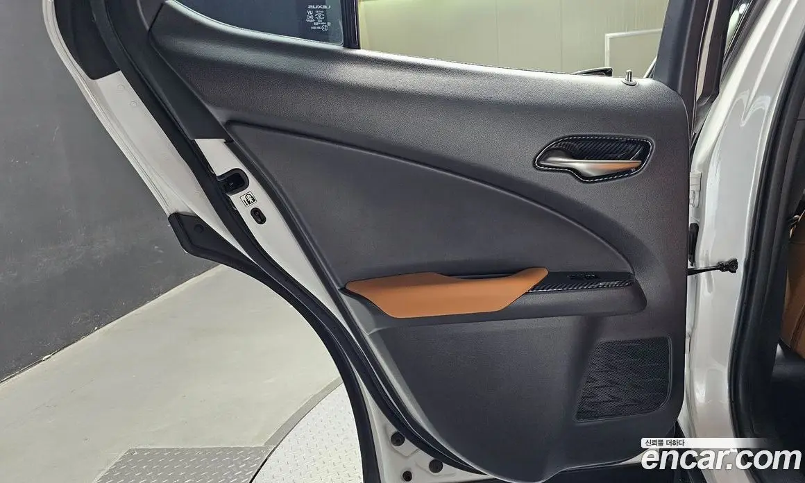 Lexus UX 2019 2.0 автомат (гидро), фото 15 Lexus UX 2019 2.0 автомат (гидро), фото 15