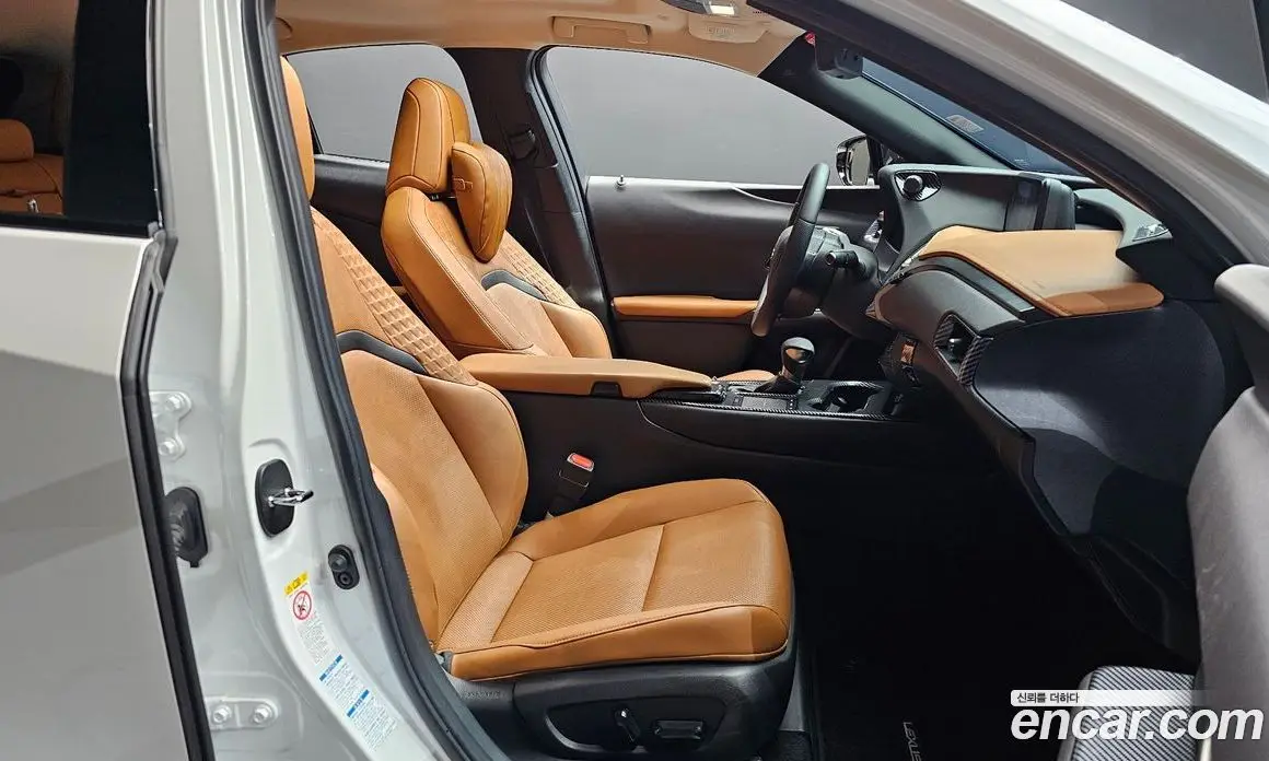 Lexus UX 2019 2.0 автомат (гидро), фото 16 Lexus UX 2019 2.0 автомат (гидро), фото 16