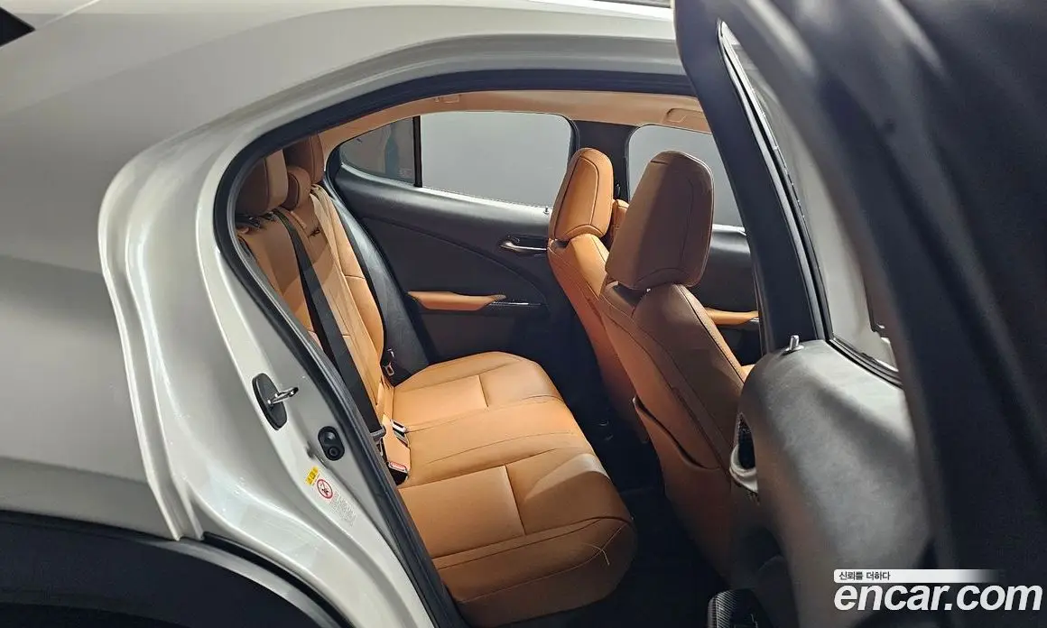 Lexus UX 2019 2.0 автомат (гидро), фото 17 Lexus UX 2019 2.0 автомат (гидро), фото 17