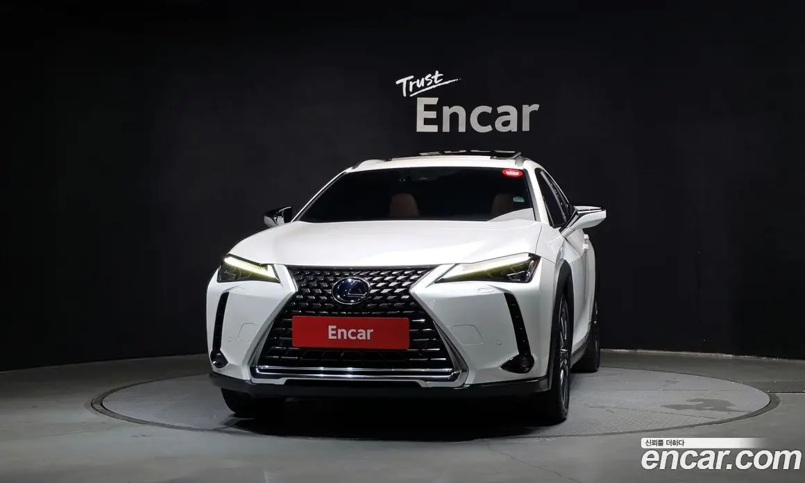 Lexus UX 2019 2.0 автомат (гидро), фото 3 Lexus UX 2019 2.0 автомат (гидро), фото 3