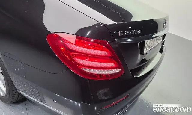 Mercedes-Benz E-Class 2017 1.9 автомат (гидро), миниатюра 9