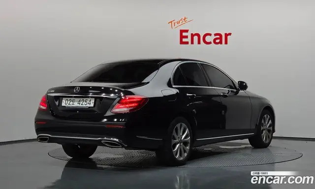 Mercedes-Benz E-Class 2018 2.0 автомат (гидро), миниатюра 2