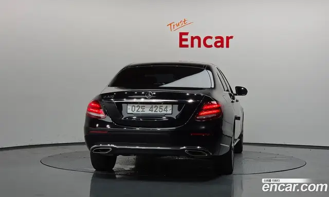 Mercedes-Benz E-Class 2018 2.0 автомат (гидро), миниатюра 4