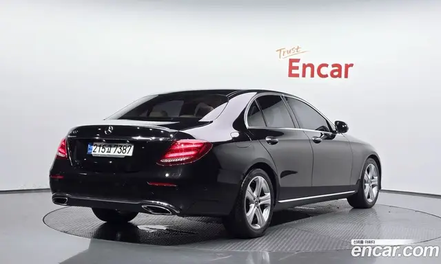 Mercedes-Benz E-Class 2018 2.0 автомат (гидро), миниатюра 2