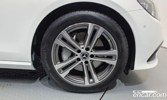 Mercedes-Benz E-Class 2021 2.0 автомат (гидро), миниатюра 5 Mercedes-Benz E-Class 2021 2.0 автомат (гидро), миниатюра 5